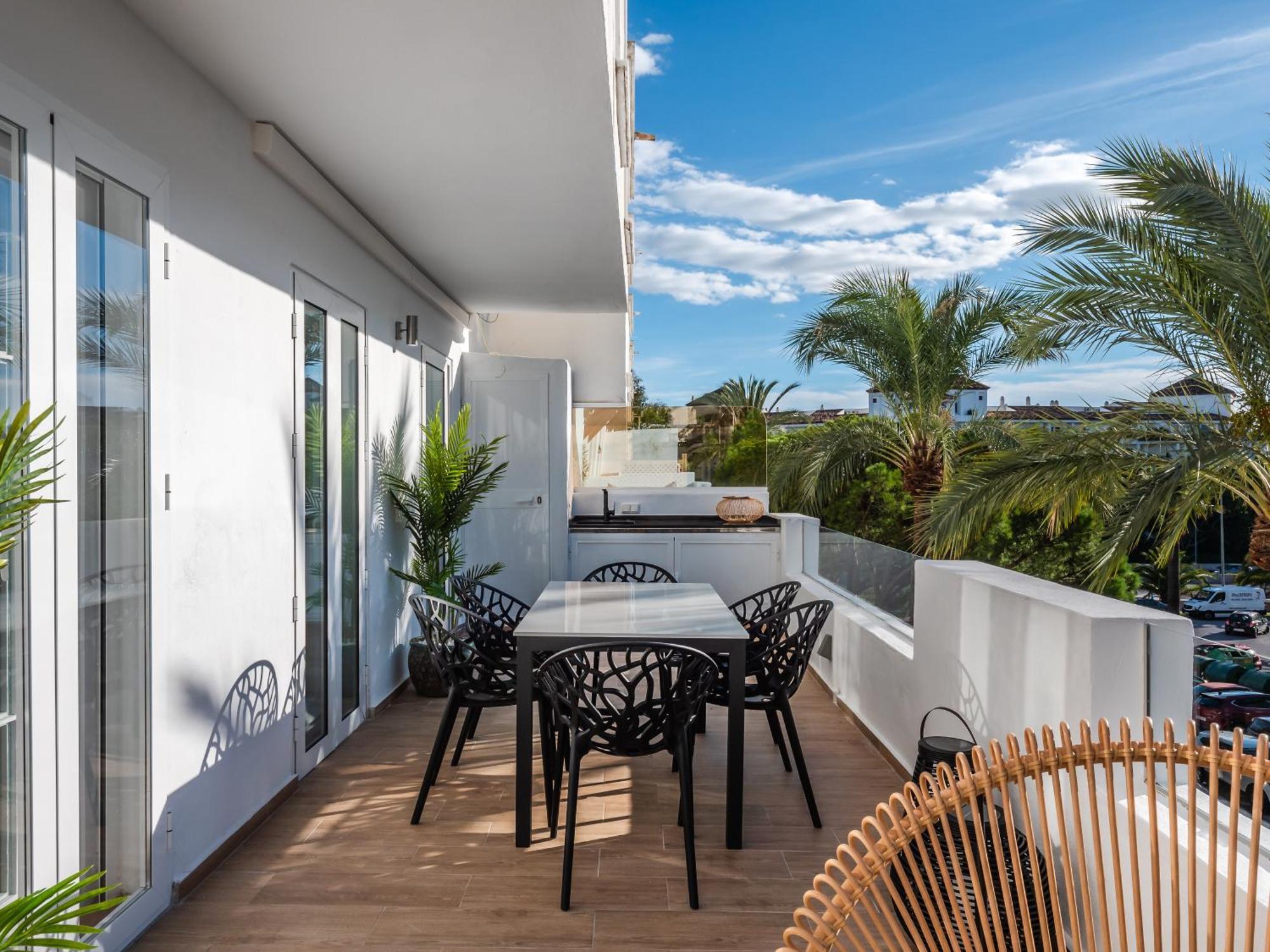 3 Bdrm Stylish Apt W Pool In Puerto Banus Marbella Kültér fotó