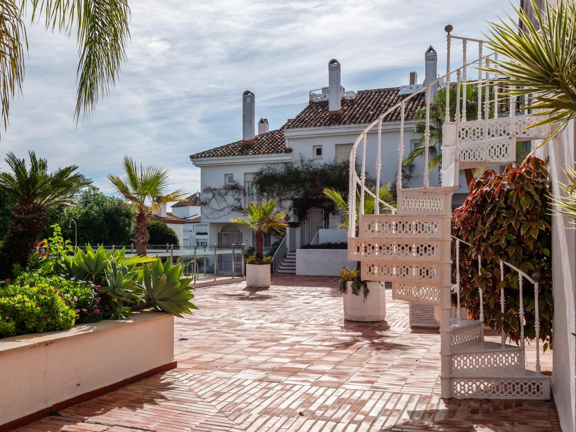 3 Bdrm Stylish Apt W Pool In Puerto Banus Marbella Kültér fotó